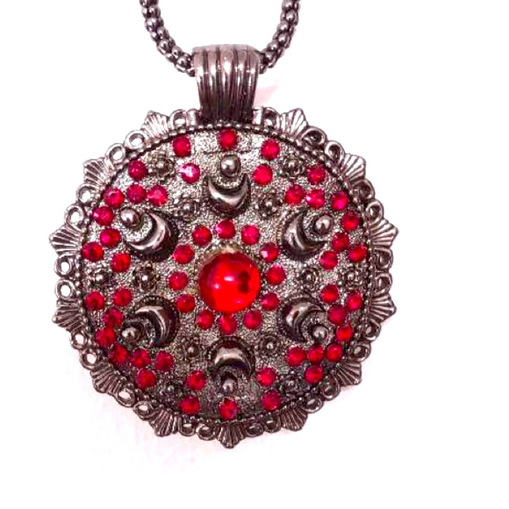 🌞 Unique unisex vintage Gothic long Necklace red stones on metal pendant 33”